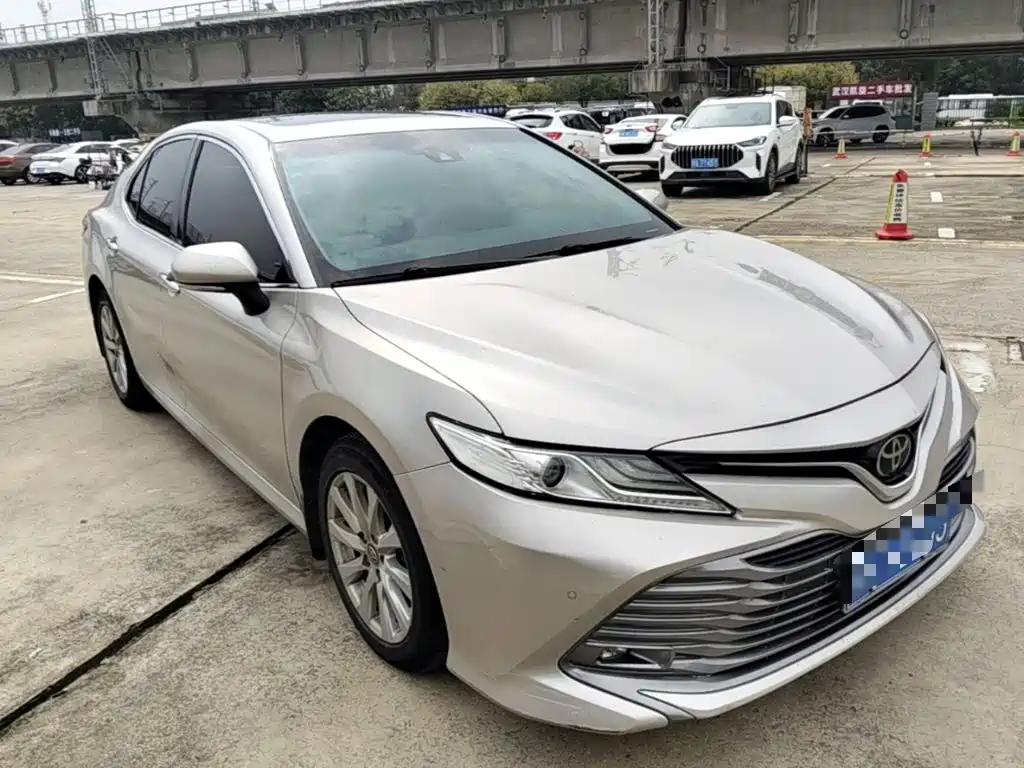 Toyota Camry — фото 3