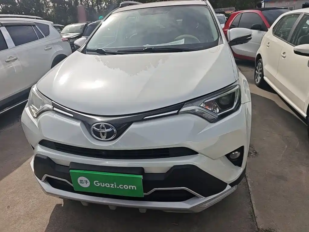 Toyota RAV4 — фото 2