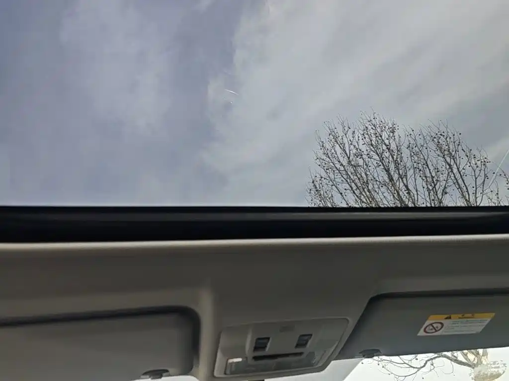 Toyota RAV4 — фото 17