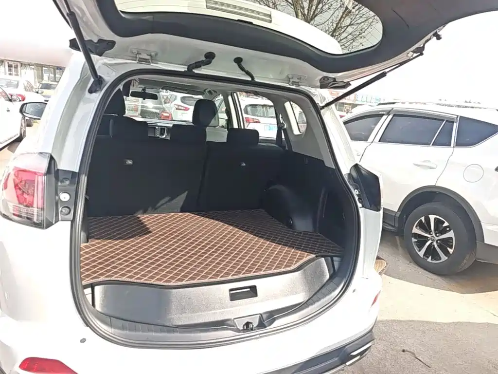 Toyota RAV4 — фото 18