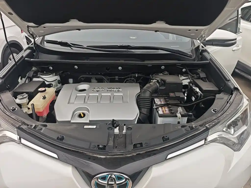 Toyota RAV4 — фото 19