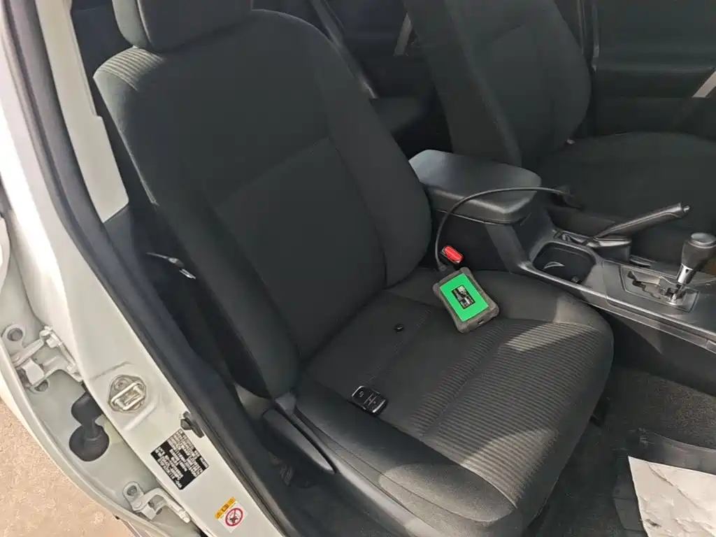 Toyota RAV4 — фото 24