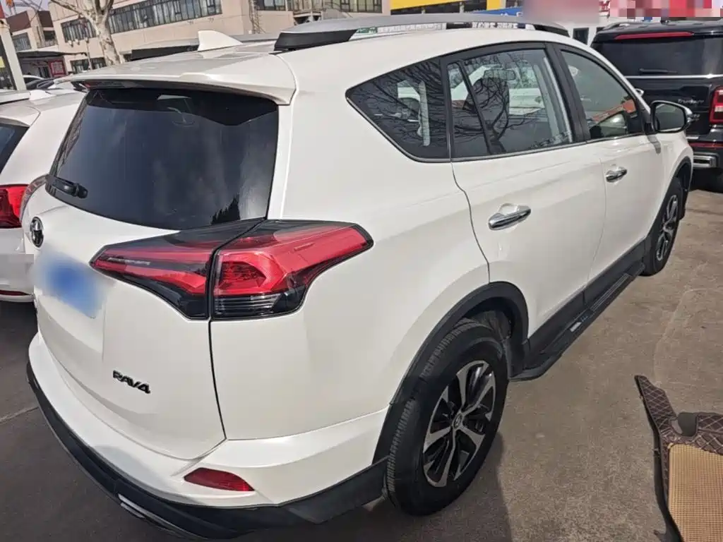 Toyota RAV4 — фото 6