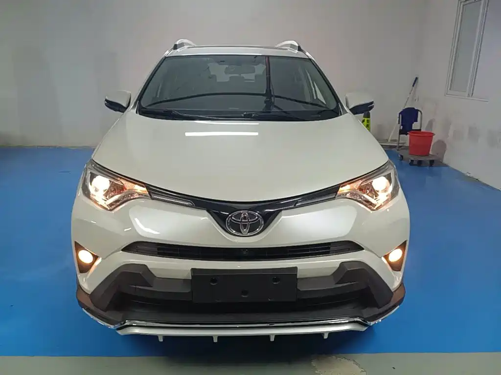 Toyota RAV4 — фото 2