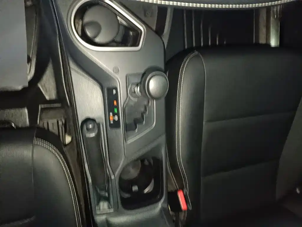 Toyota RAV4 — фото 13