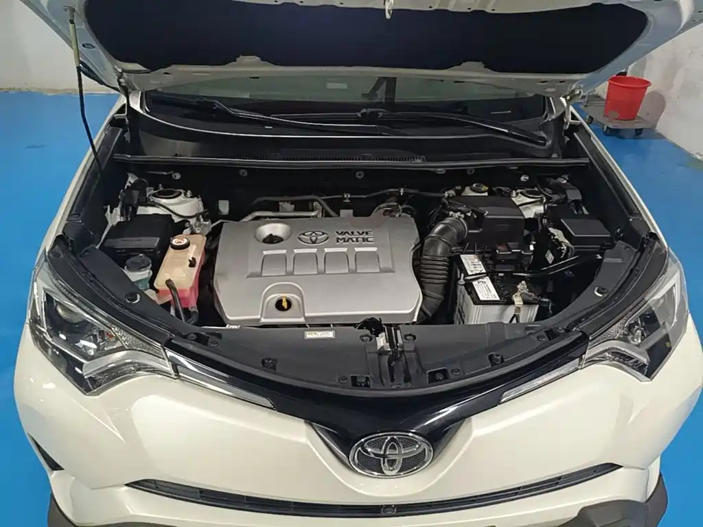 Toyota RAV4 — фото 19