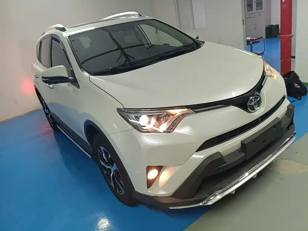 Toyota RAV4 — фото 3