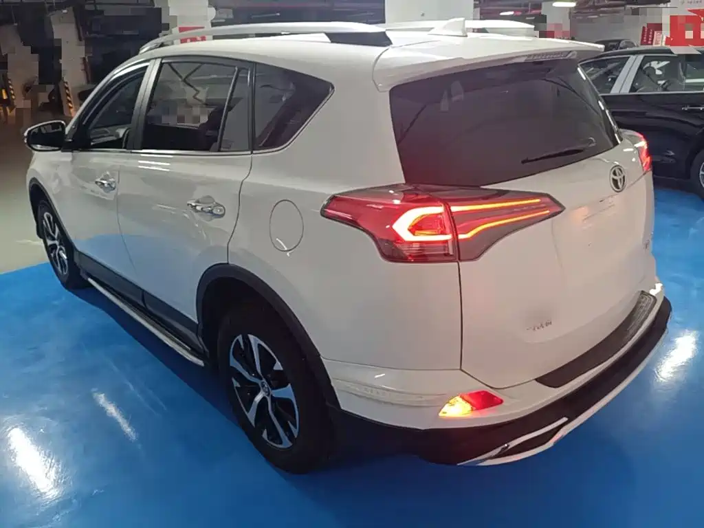 Toyota RAV4 — фото 4