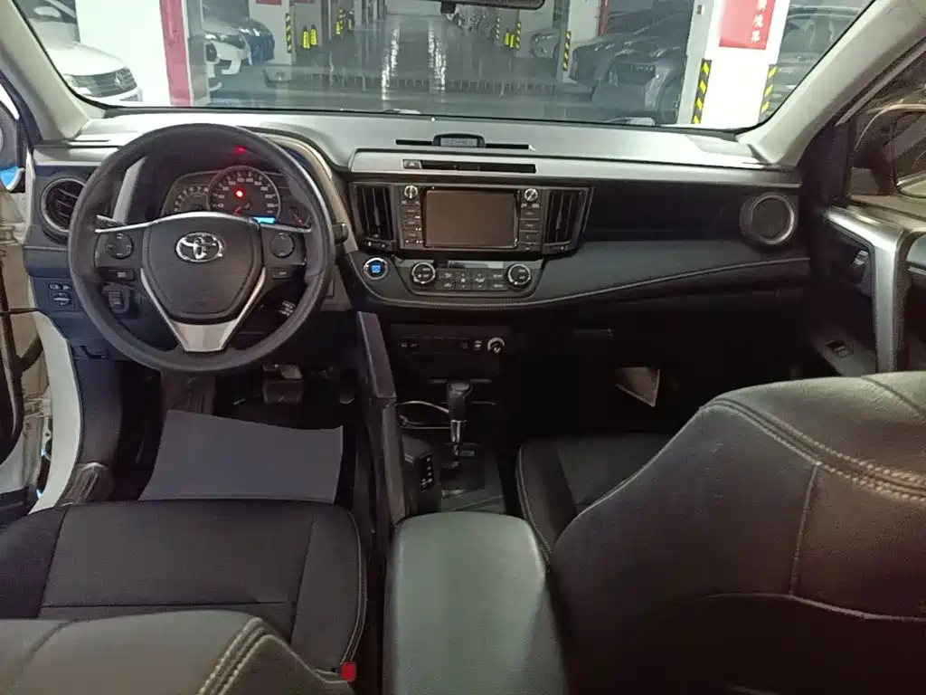 Toyota RAV4 — фото 9