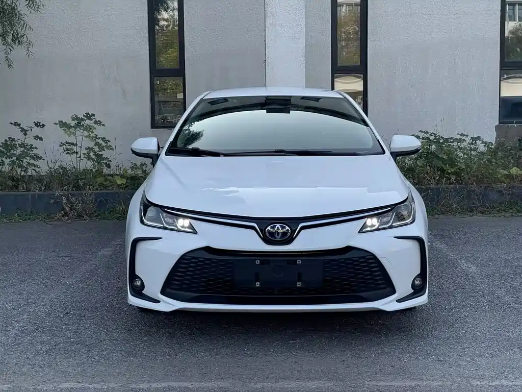 Toyota Corolla — фото 11