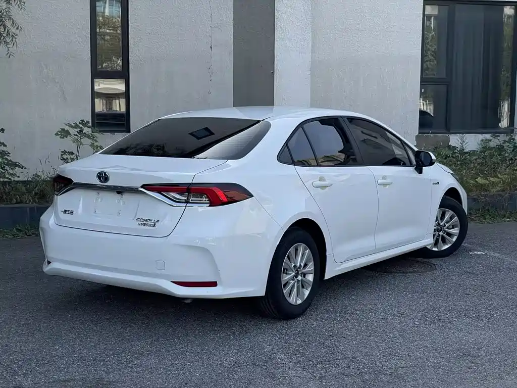 Toyota Corolla — фото 3