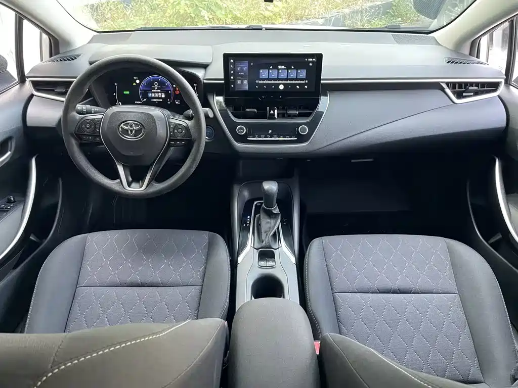 Toyota Corolla — фото 5