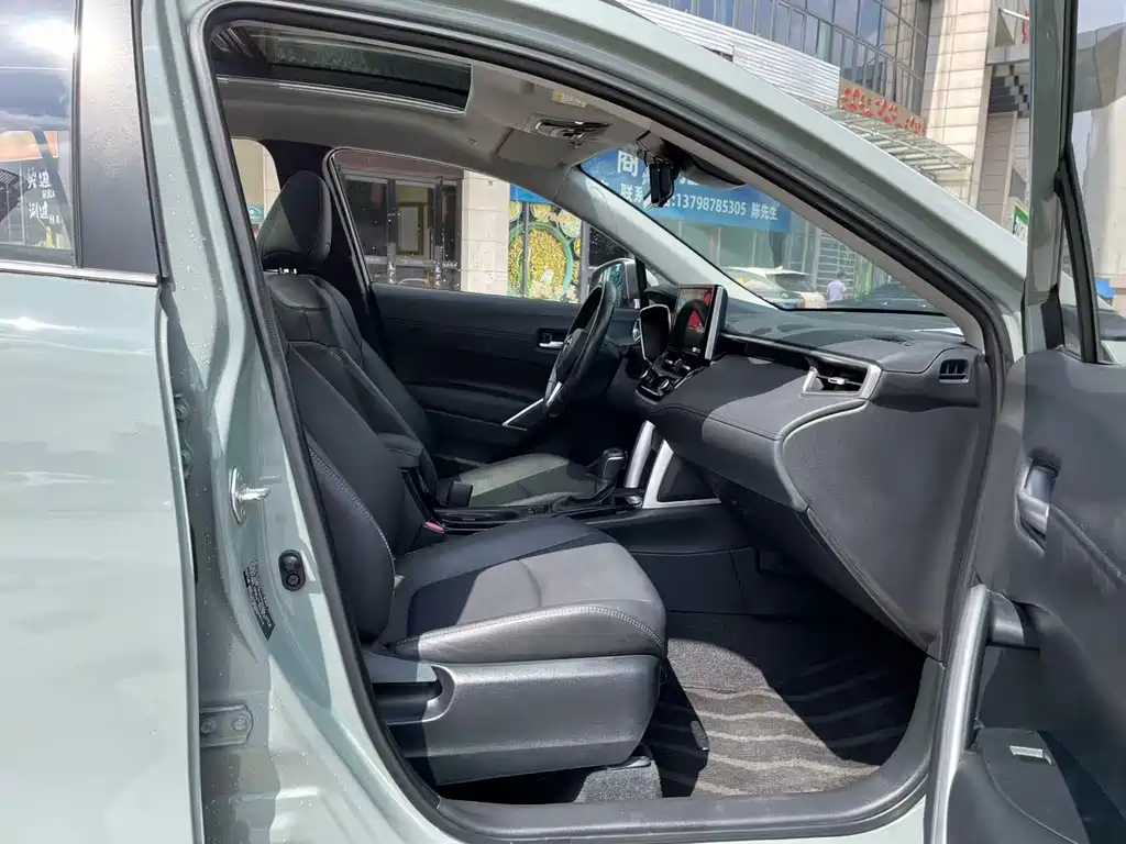 Toyota Corolla Cross — фото 11