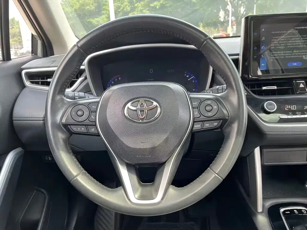 Toyota Corolla Cross — фото 17