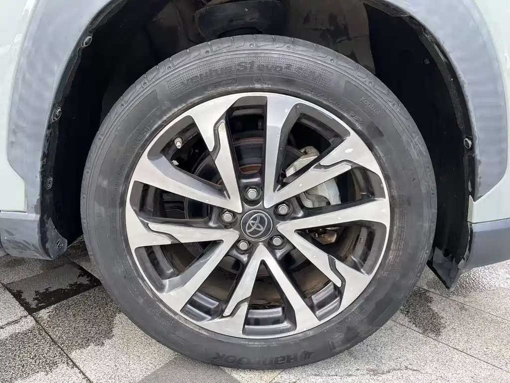 Toyota Corolla Cross — фото 28