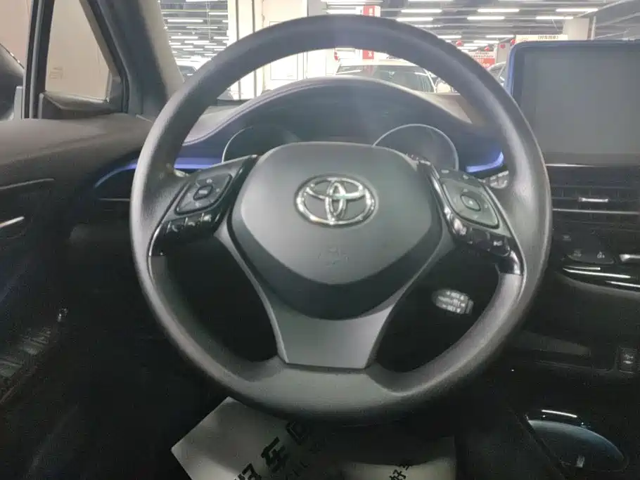 Toyota C-HR — фото 15