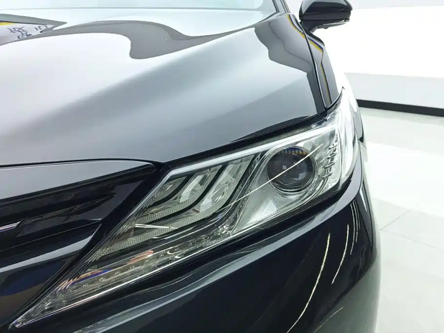 Toyota Camry — фото 5