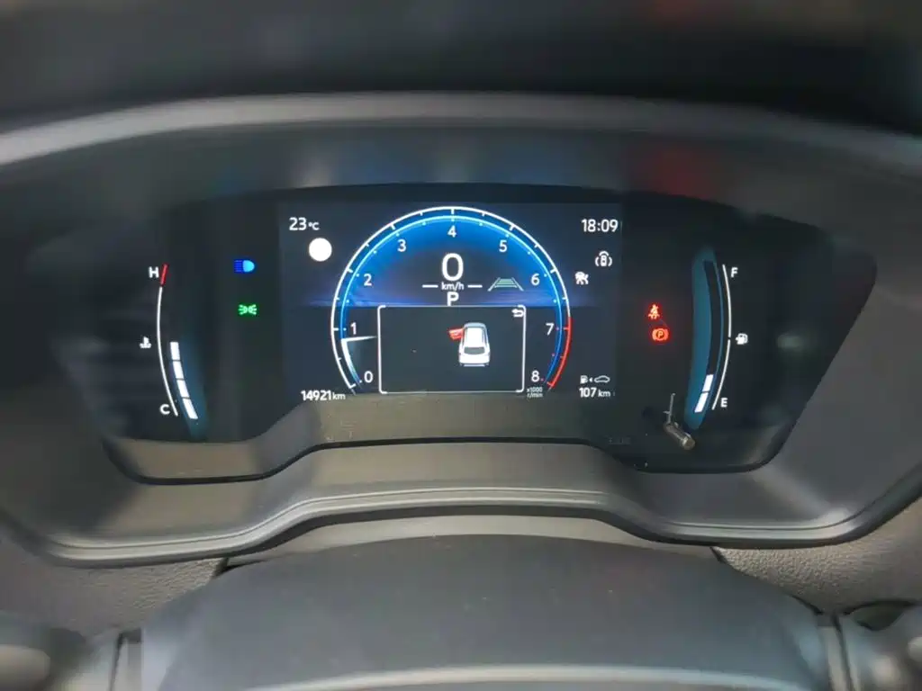 Toyota Corolla Cross — фото 11