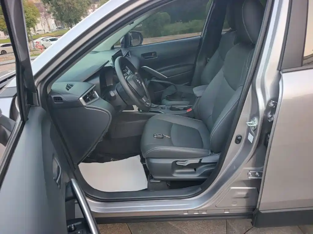 Toyota Corolla Cross — фото 14