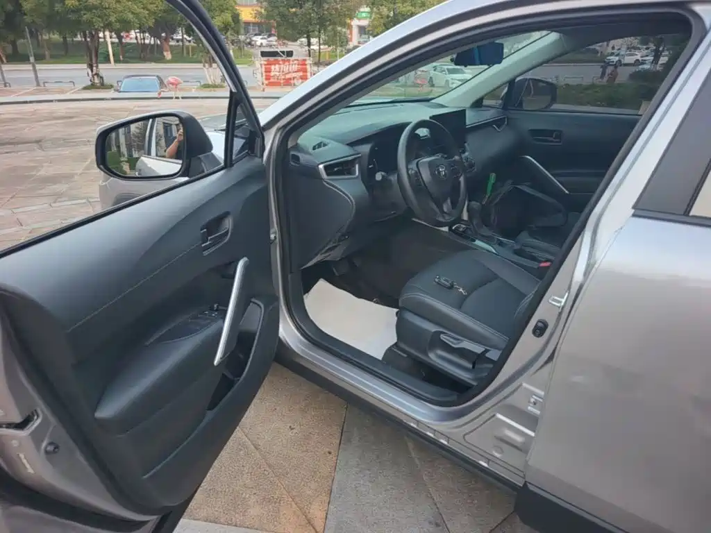 Toyota Corolla Cross — фото 15