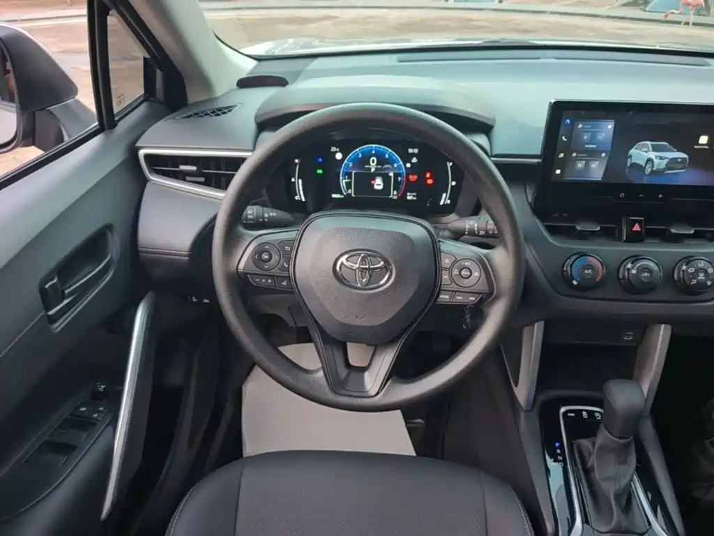 Toyota Corolla Cross — фото 10