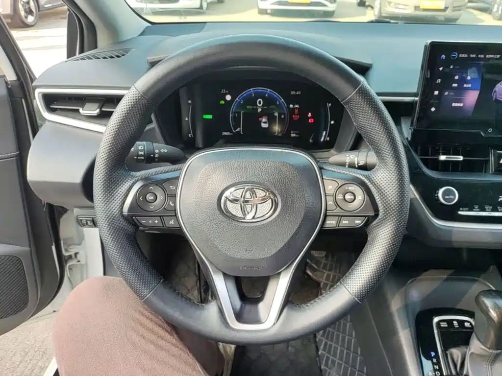 Toyota Corolla — фото 10