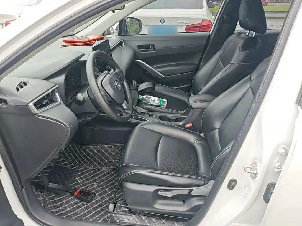 Toyota Corolla Cross — фото 14