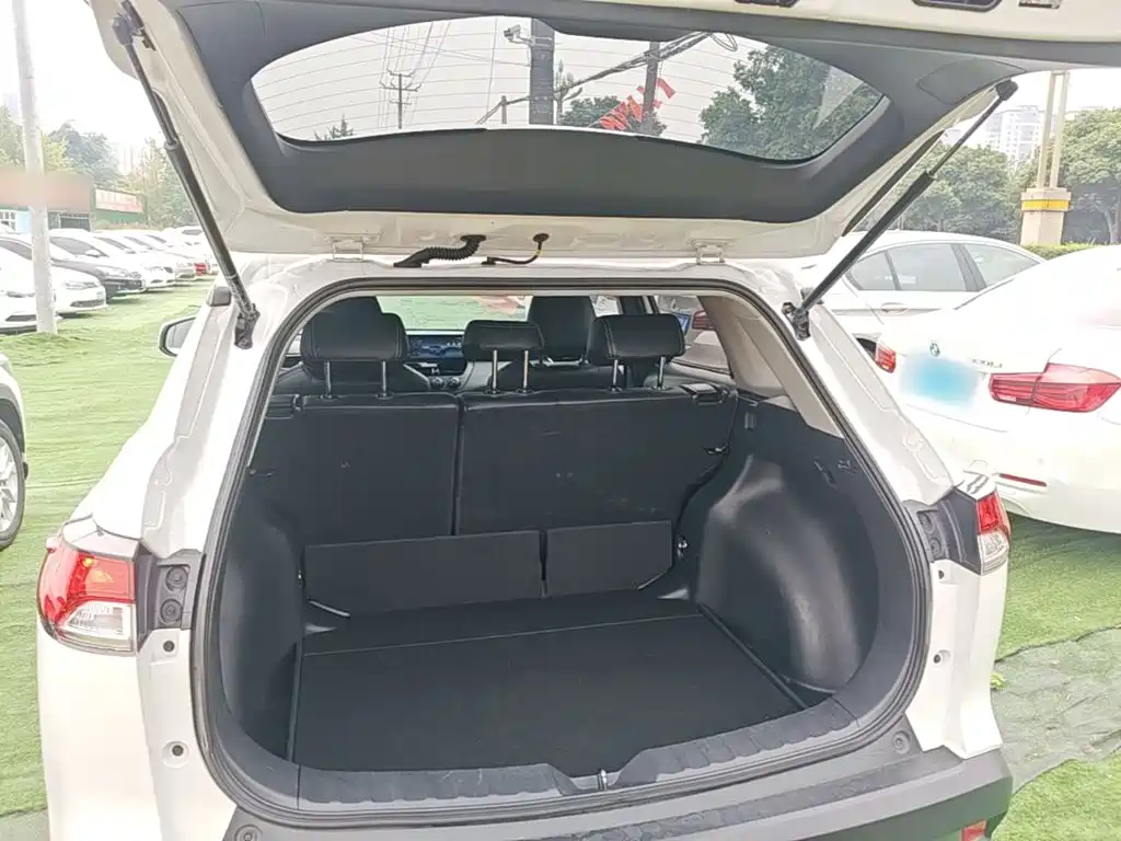 Toyota Corolla Cross — фото 18