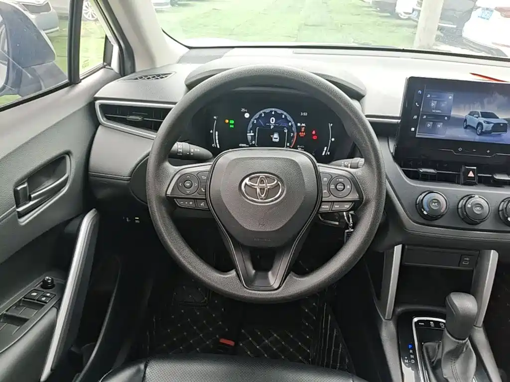 Toyota Corolla Cross — фото 10