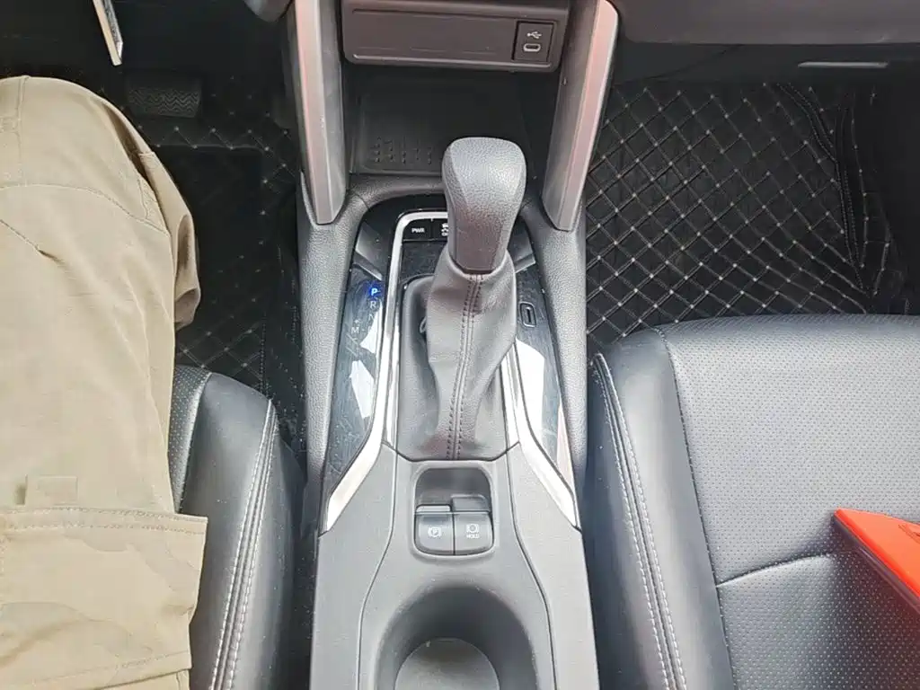 Toyota Corolla Cross — фото 13