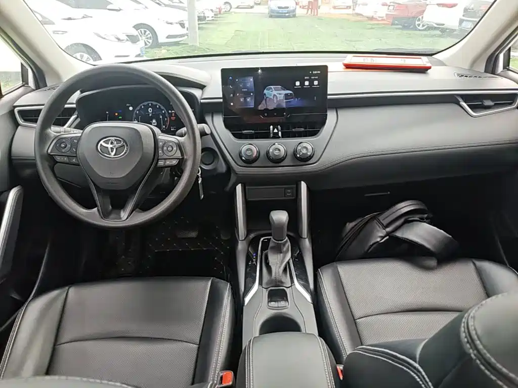 Toyota Corolla Cross — фото 9