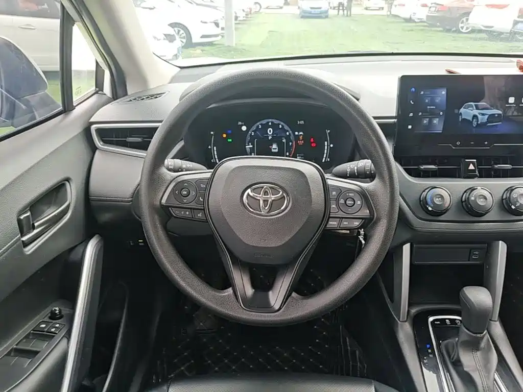 Toyota Corolla Cross — фото 10