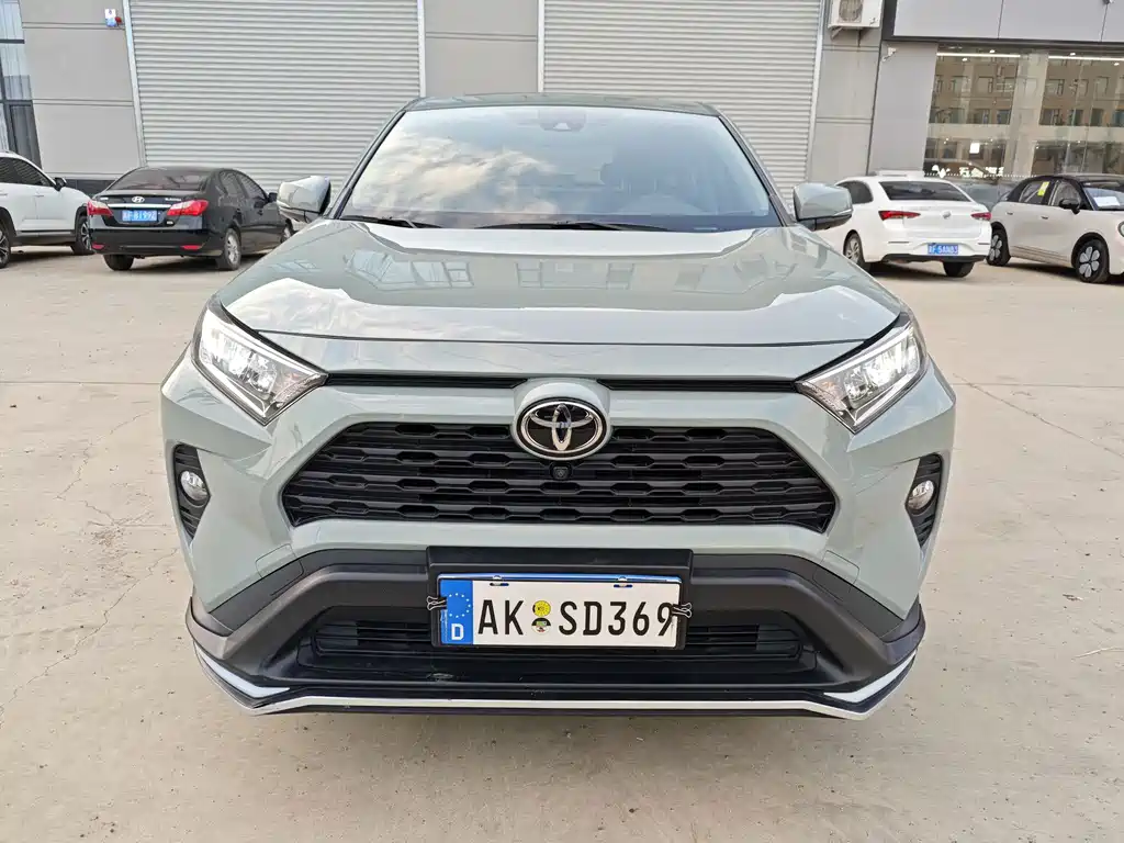Toyota RAV4 — фото 2