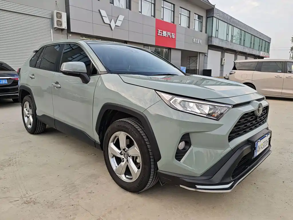 Toyota RAV4 — фото 3