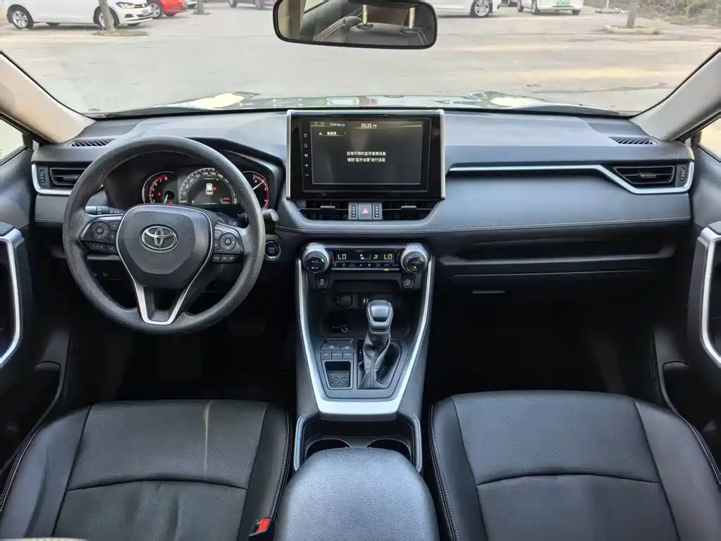 Toyota RAV4 — фото 6