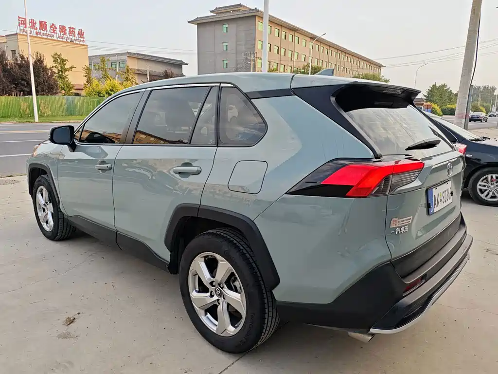 Toyota RAV4 — фото 9