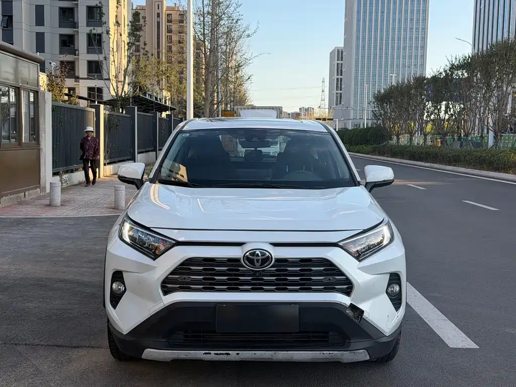 Toyota RAV4 — фото 2
