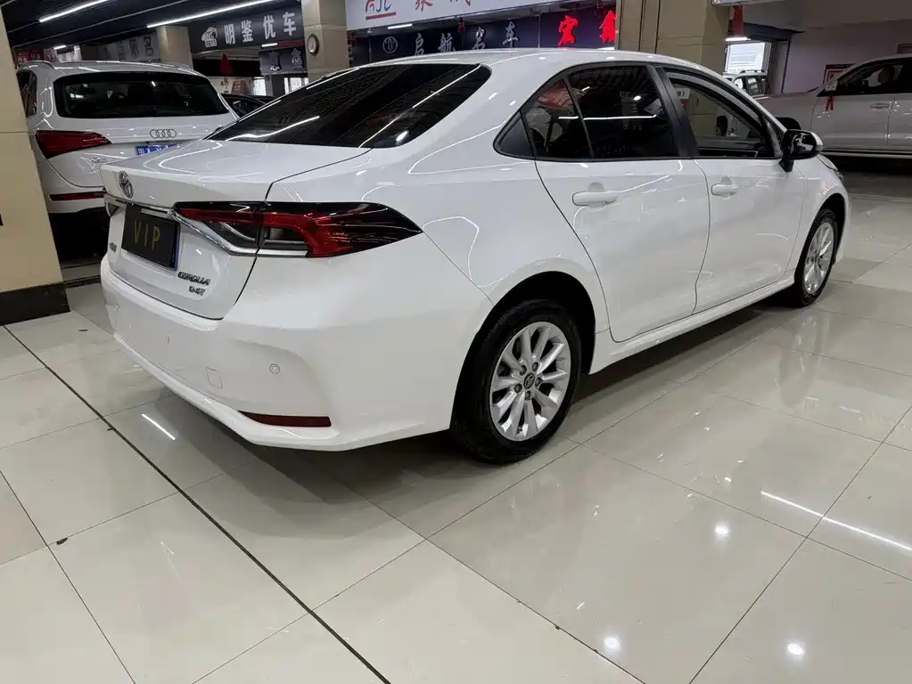Toyota Corolla — фото 4
