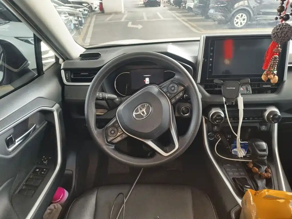 Toyota RAV4 — фото 2