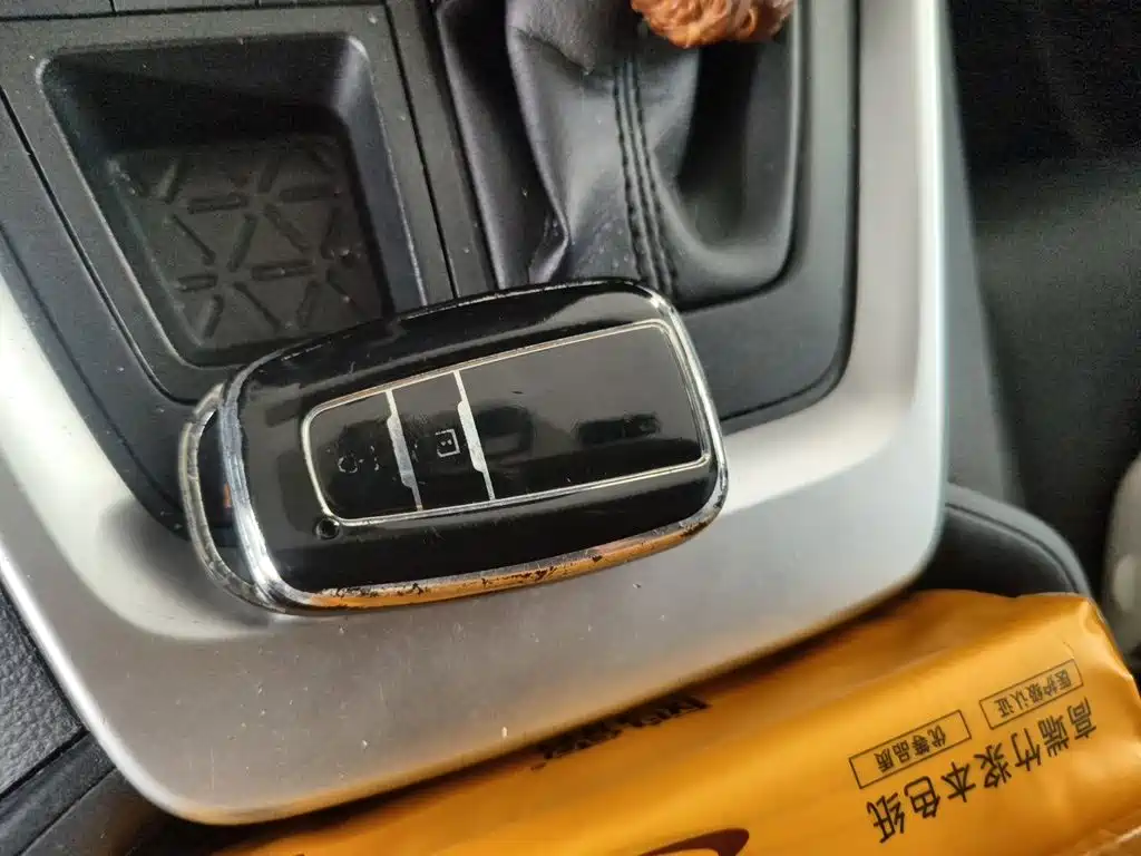 Toyota RAV4 — фото 11