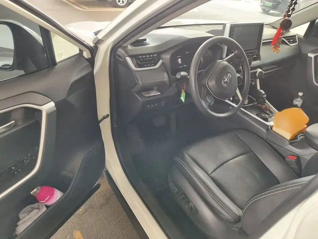 Toyota RAV4 — фото 13