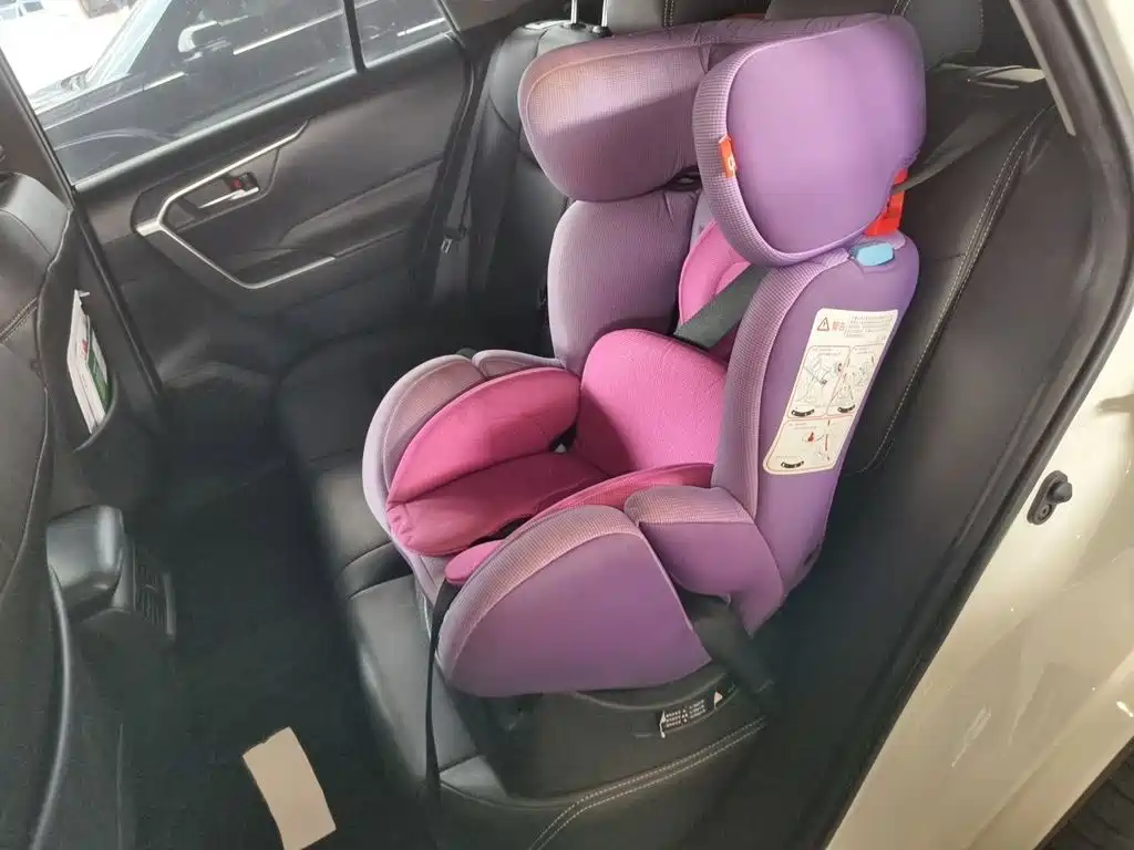 Toyota RAV4 — фото 14