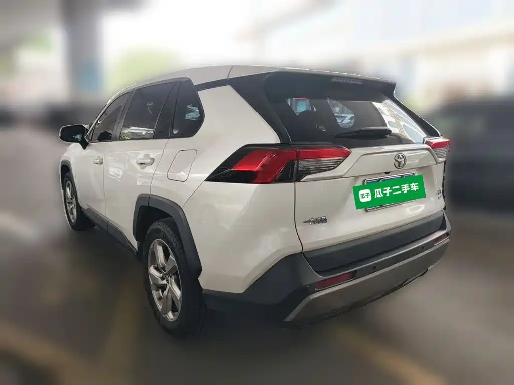 Toyota RAV4 — фото 24