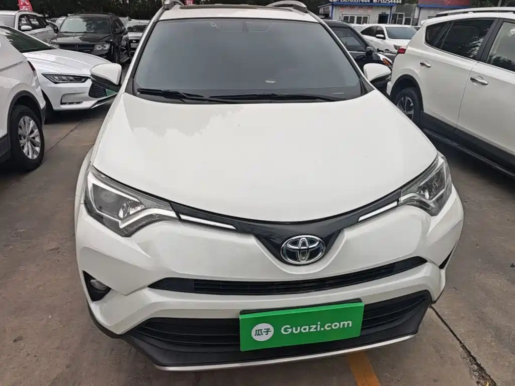 Toyota RAV4 — фото 2