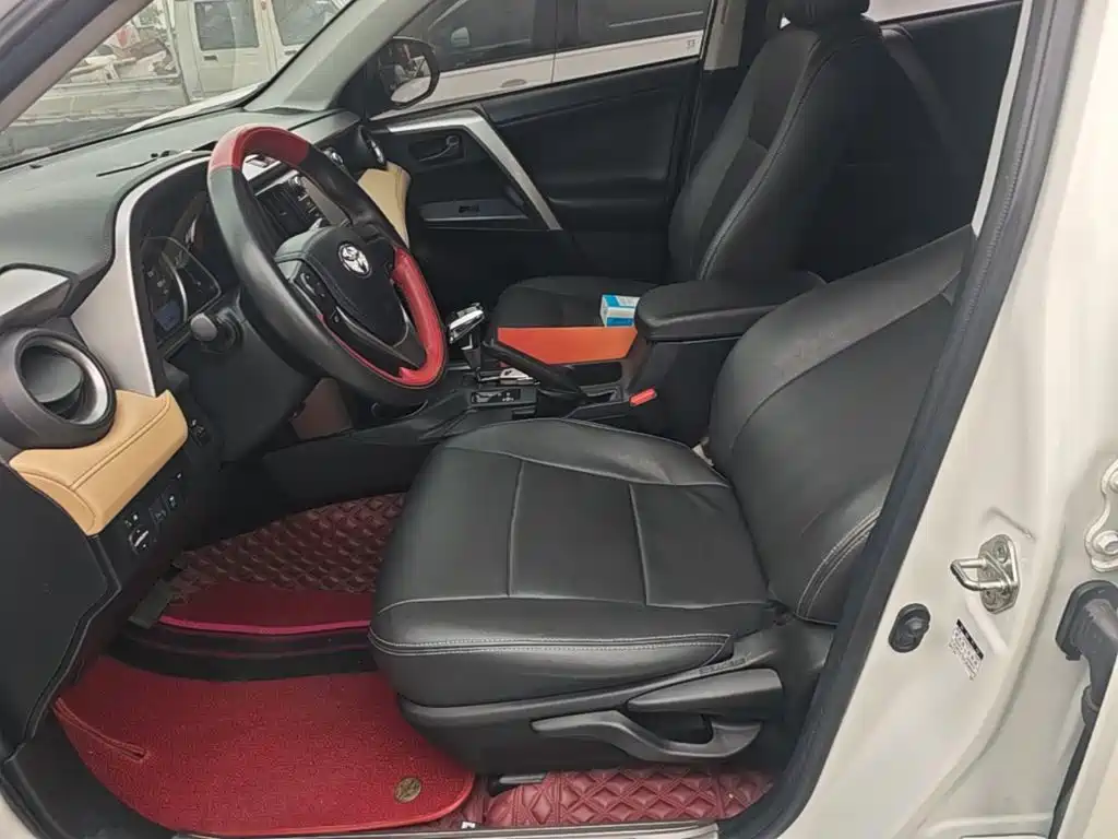 Toyota RAV4 — фото 14