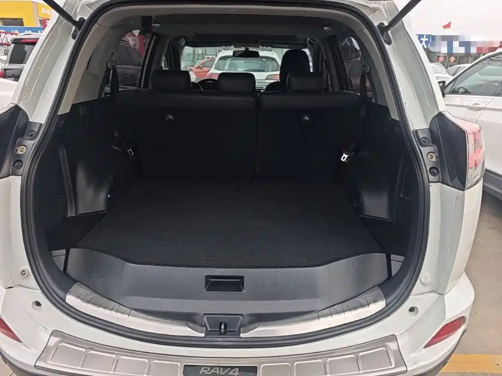 Toyota RAV4 — фото 18