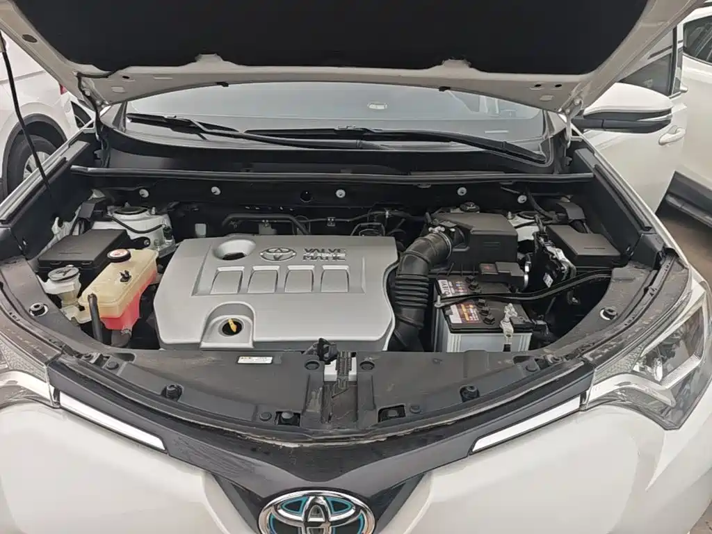 Toyota RAV4 — фото 19