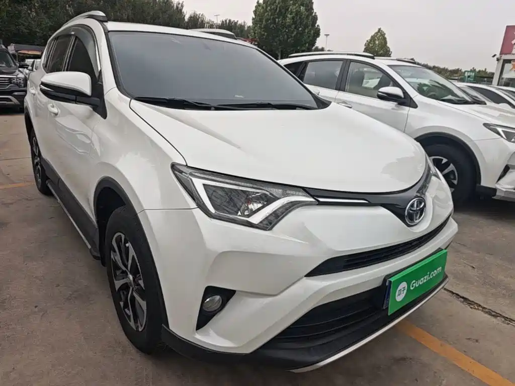Toyota RAV4 — фото 3
