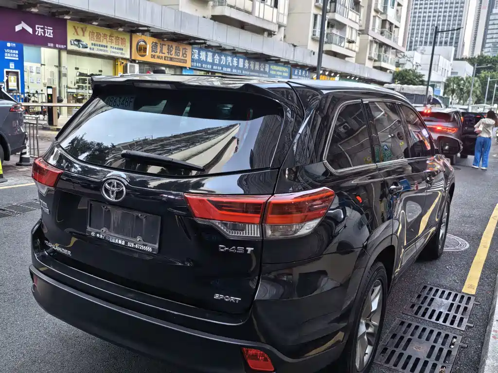 Toyota Highlander — фото 9