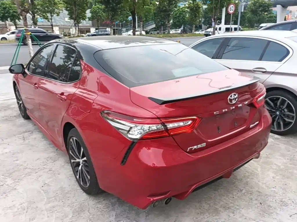 Toyota Camry — фото 4